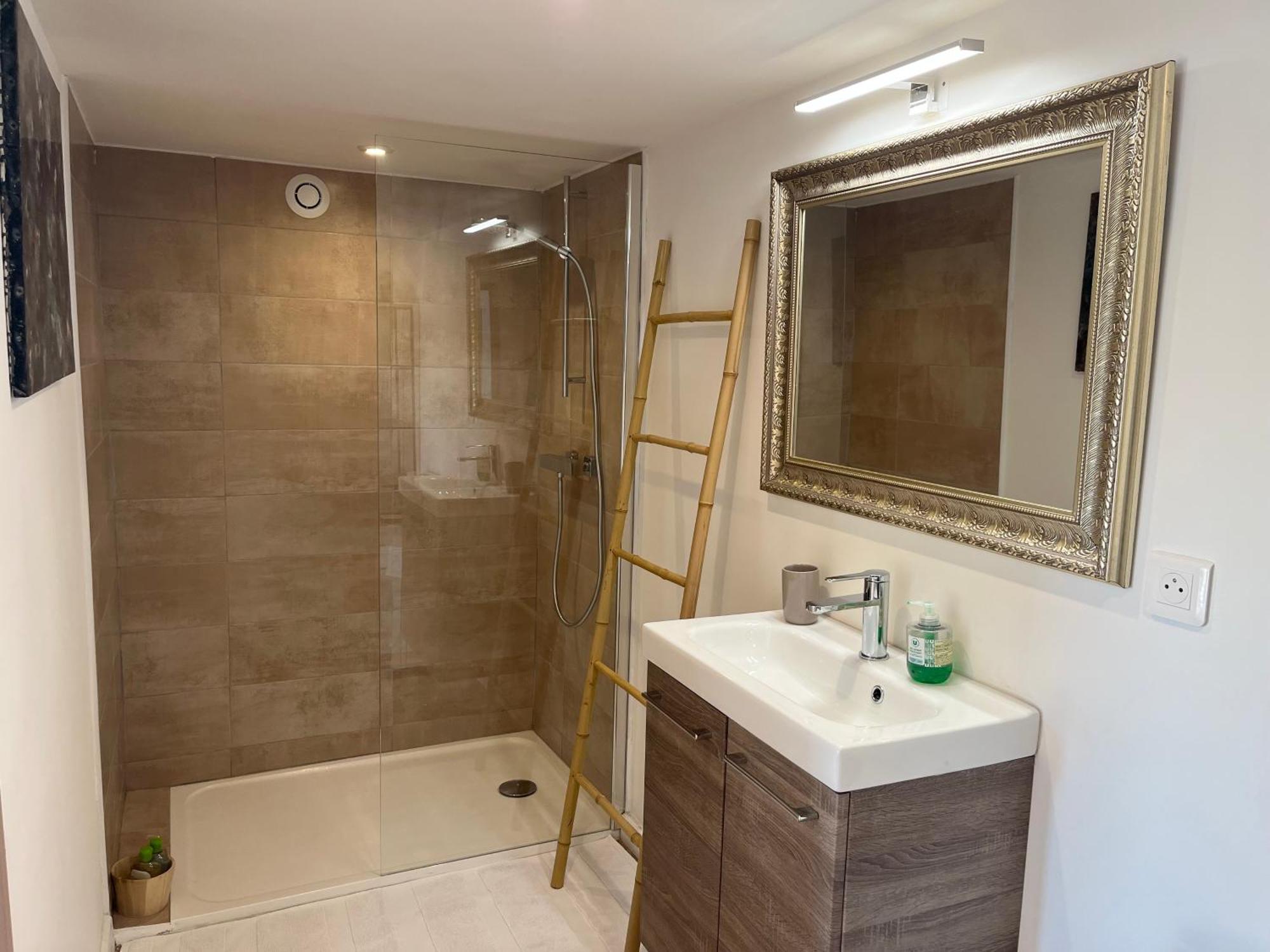 Villa Heliopolis Ventiseri ภายนอก รูปภาพ